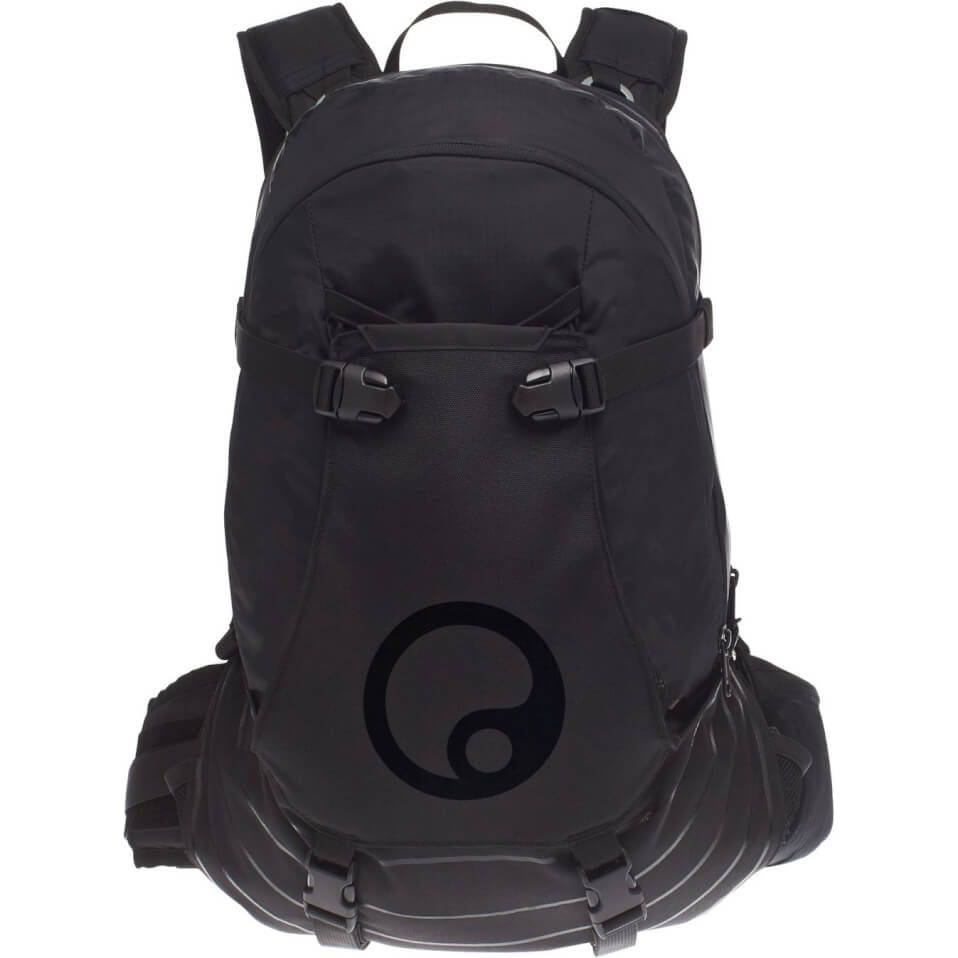 Ergon Rugtas Ba3 E-Protect Black Stealth - Le Coq Wielerartikelen