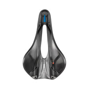 Zwarte Selle Italia Novus Evo Boost TM Superflow racefiets- en MTB-zadel met Manganese L3-constructie, zicht van onderkant.