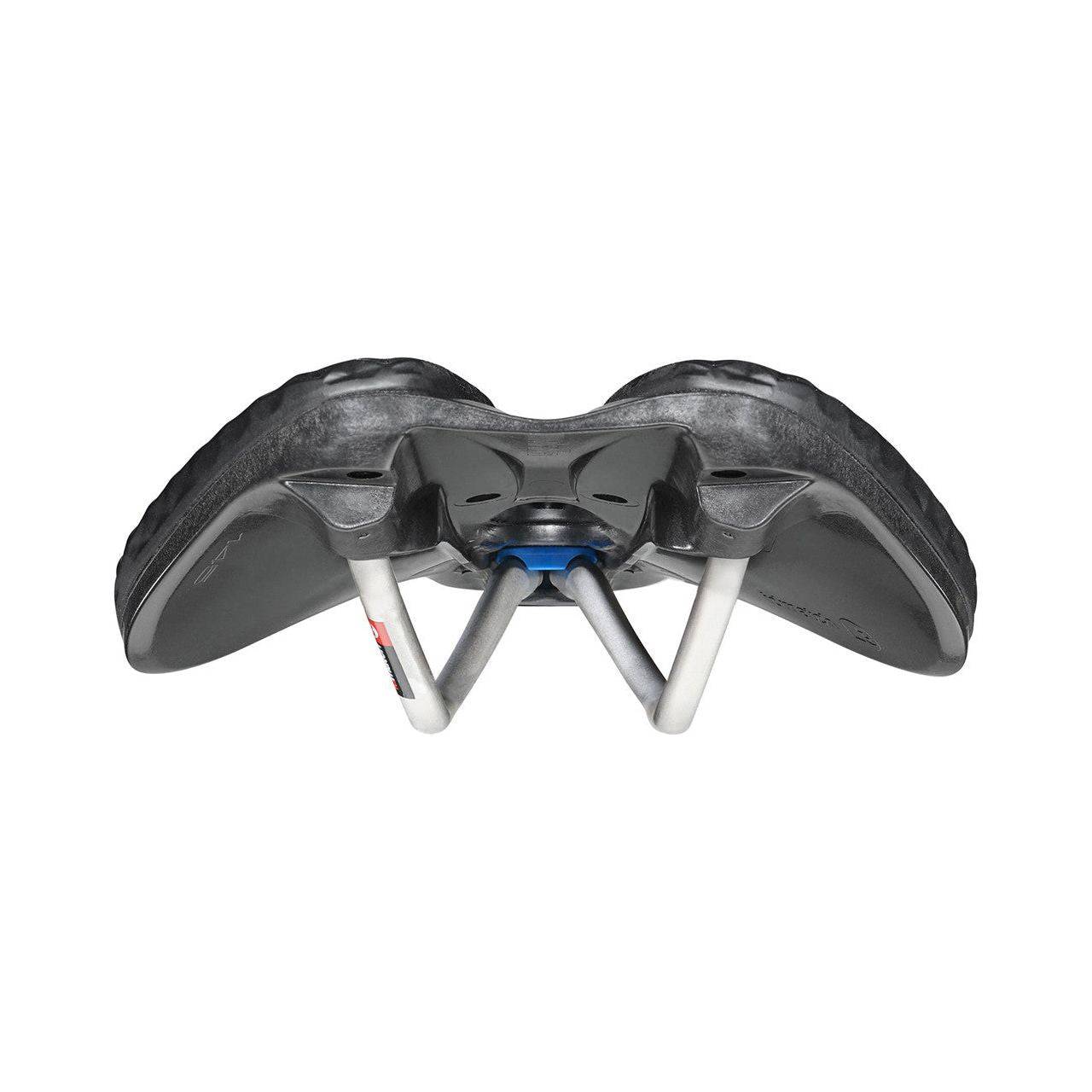 Selle Italia Novus Boost Evo Superflow racefiets- en MTB-zadel in zwart met titanium rail en 3D-structuur, achterkant zichtbaar
