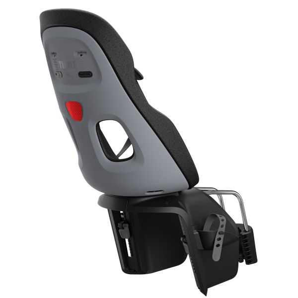 Thule Kinderzitje Achter Yepp Nexxt 2 Maxi voor framebevestiging op een fiets, bevestigd op de achterdrager.