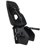 Thule Yepp Nexxt 2 Maxi fietsachterzitje voor kinderen, lichtgewicht en veilig bevestigd op de drager, zichtbaar op de afbeelding.