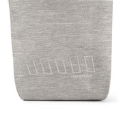 Recycled waterdichte fietstas enkel van Urban Proof, 20 liter, geschikt voor fietsgebruik, met reflecterende details.
