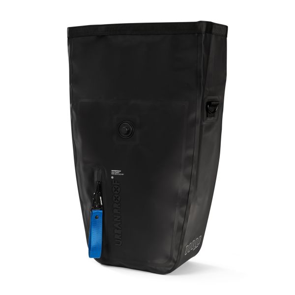 Zwarte Urban Proof Storm Recycled fietstas enkel, 20 liter, geschikt voor fietsgebruik, met waterdichte en duurzame materialen.