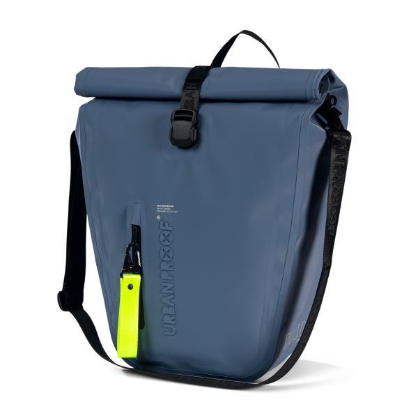 Zwarte Urban Proof Storm recycled fietstas voor achterop de fiets, 20 liter inhoud, enkelmodel, stevig en waterbestendig.