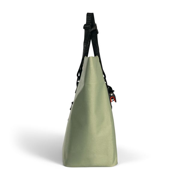 Zwarte Urban Proof Knox Recycled Shopper fietstas, enkel model, 20 liter inhoud, zichtbaar met rugleuning en sluiting.