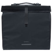 Dubbele Basil Urban Load Pro MIK fietstas voor 50-64 liter, waterdicht en stevig, bevestigd aan een fiets.
