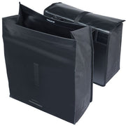 Dubbele Basil Urban Load Pro MIK fietstassen in zwart, geschikt voor bagagedragers van 50-64 liter, met reflecterende details.
