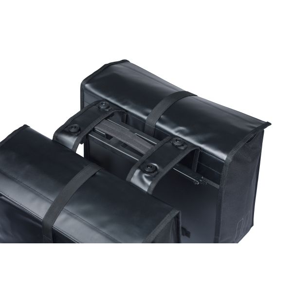Basil Urban Load Pro MIK dubbele fietstas voor achter op de fiets, geschikt voor 50-64 liter cargo en bagage.