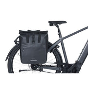 Basil Urban Dry Neo fietstas enkel met MIK-haken, 23-26 liter, waterdichte blauwe fietstassen voor stadsfietsen