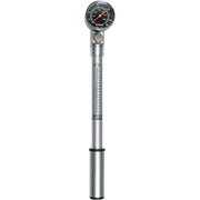 Aluminium SKS voetpomp met manometer en 22 bar drukmeter, geschikt voor het oppompen van fietsen.