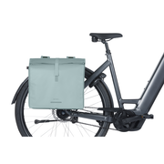 Basil Urban Load Pro dubbele fietstas met 50-64 liter capaciteit, waterdicht en geschikt voor stadsfietsen.