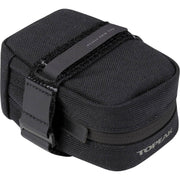 Topeak Elementa Seatbag Slim zadeltas bevestigd onder een fietszadel, zwart en strak ontwerp voor fietsaccessoires.