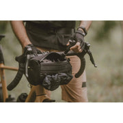 Topeak Stuurtas Tubular Frontloader 3.8L, fietsstuur tas met waterdichte afsluiting en verstelbare riem voor fietsaccessoires.
