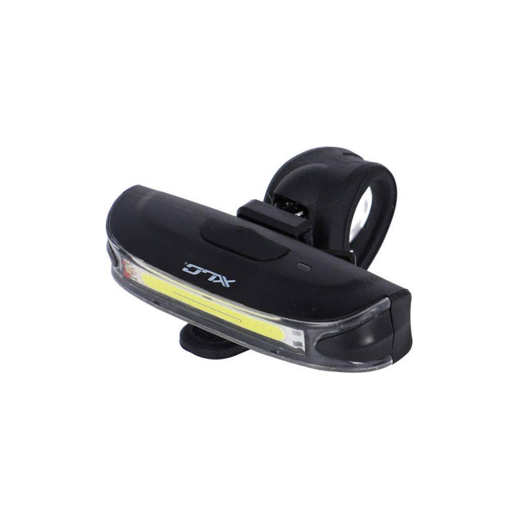 Heldere XLC Cl-E07 fietskoplamp met verstelbare lampkop en stevige bevestiging, geschikt voor veilig fietsen in het donker.