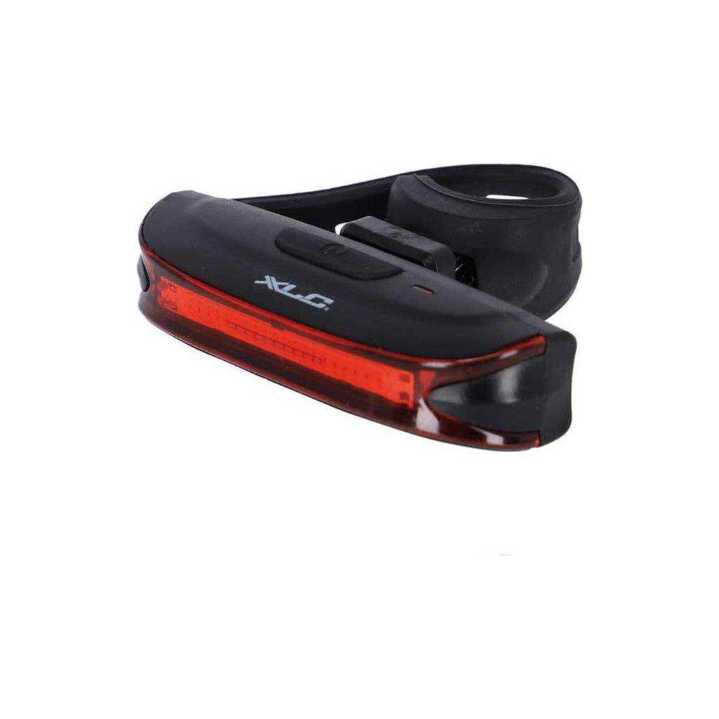 Zwart XLC achterlicht CL-E08 met LED en USB-oplader, zichtbaar op de fiets of op een tafel.