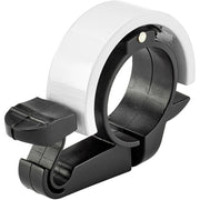 XLC fietbel Ring Dd-R01, ringvormige fietsbellen met zilveren afwerking, zichtbaar op de afbeelding.