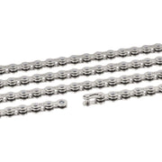 Zilveren XLC ketting CC-C07 voor single speed fiets, 3/32 inch breed, zichtbaar op de afbeelding