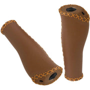 XLC handvat Gr-S29 van leer, 135 mm per stel, geschikt voor fiets of scooter, zichtbaar in de afbeelding.