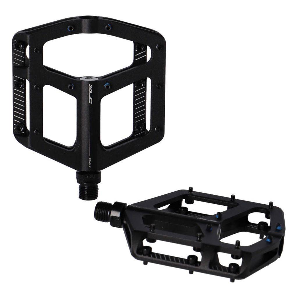 Zwarte XLC MTB ATB platform pedaal met aluminium constructie en stevige stelpinnen voor mountainbiken.