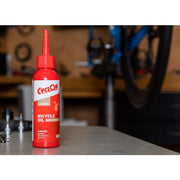CyclOn waterafstotende rijwielolie in 100 ml fles, ideaal voor het smeren en beschermen van fietsen.