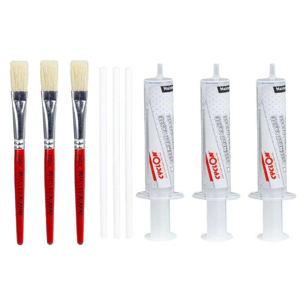 CyclOn smeerbar set met 3 spuitjes en 3 kwastjes voor precisie smering en onderhoud van fietsen.