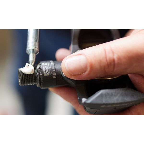 CyclOn vetspuit voor 150 ml buis, handbediende smeerknijper met metalen spuitkop voor precisie smering.