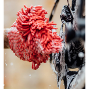CyclOn microvezel washandje voor het schoonmaken van fietsen, rood, zachte borstel voor streeploos reinigen.