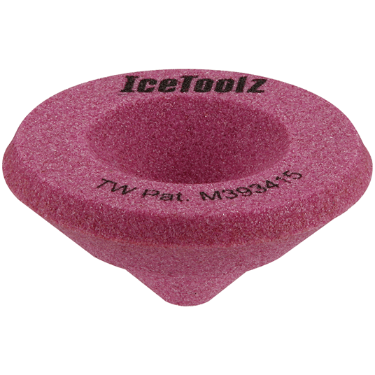 Diverse braamvijl van Icetoolz 16B1 met handvat voor het gladmaken van metaal en hout, zichtbaar in de afbeelding.
