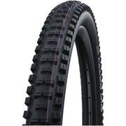 Zwarte Schwalbe Big Betty Super Downhill MTB band 29x2.40 inch, geschikt voor downhill fietsen, zichtbaar in de afbeelding.