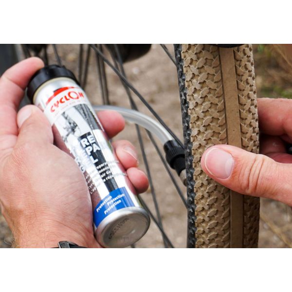 CyclOn bandreparatiegel in 75 ml, zichtbaar in een open tube met applicator, geschikt voor fietswielen en lekreparatie