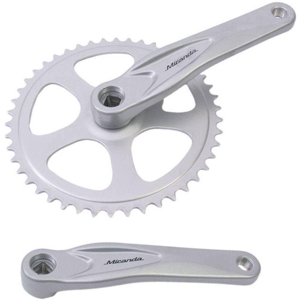 Miranda stadsfiets crankstel Edge Shimano compatibel, close-up van de cranks en kettingwielen, zwart ontwerp