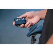 Elektrische Cycplus A2S Cube Mini fietspomp met digitale display en oplaadbare accu voor het oppompen van fietstires.