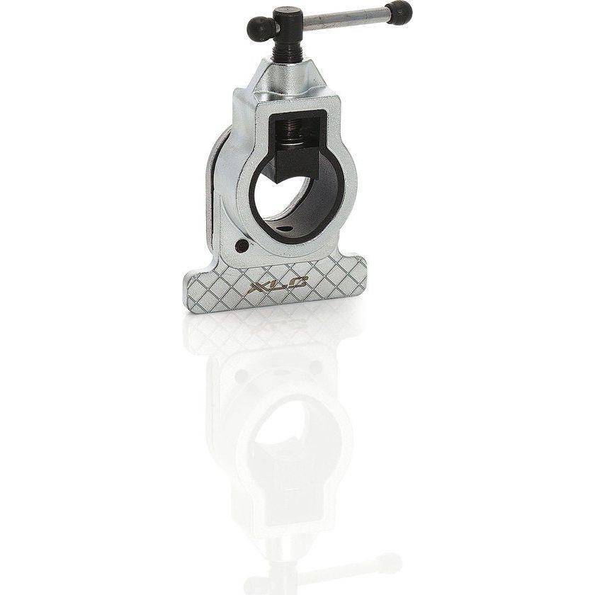 XLC Zaaghulpstuk To-S71 vorkbuis inbus sleutel zilver, geschikt voor 11/8" en 11/4" vorkbuizen, zichtbaar op de afbeelding
