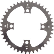 Shimano SM-CRE70B 12-speed kettingblad met 4 armen en Ø104 mm staal voor e-bike motoren, zichtbaar met ketting en montage.