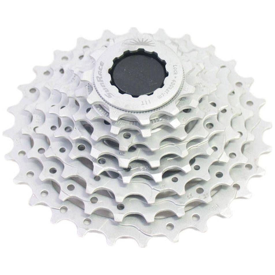 Sunrace cassette CSR86 8-speed met 11-28T in zilver, zichtbaar op de fiets.