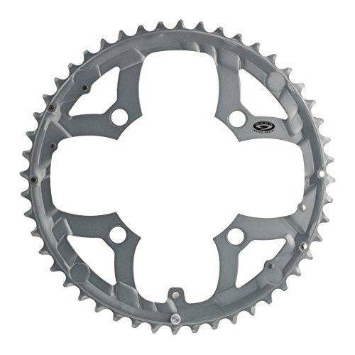 Shimano Deore FC-M590 48T kettingblad met 4-arm ontwerp in zilver, geschikt voor 9-speed fietsen.