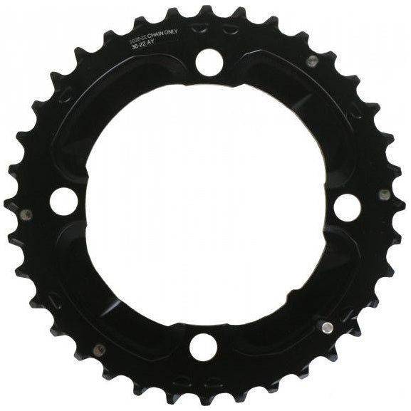 Zwart Shimano Deore FC-M617 aluminium kettingblad voor 10-speed fietsen, zichtbaar met ketting en tandwielen.