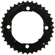 Zwart Shimano Deore FC-M617 aluminium kettingblad voor 10-speed fietsen, zichtbaar met ketting en tandwielen.