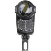 Zwarte AXA Nox City autokoplamp met automatische uitschakeling en 4 Lux lichtsterkte, zichtbaar vanaf de zijkant.