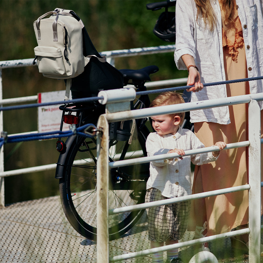 Urban Iki fietsrugzak met verstelbare schouderbanden en ademend rugpaneel, geschikt voor dagelijks gebruik.