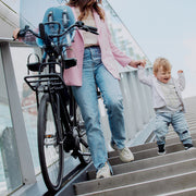 Urban Iki Ta-ke fietsstoeltje voor kinderfiets met comfortabele zitting en veiligheidsgordel, geschikt voor jonge kinderen.