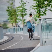 Urban Iki achterfietsstoeltje Ta-ke Easyfix met verstelbare rugleuning en veiligheidsriemen, geschikt voor kinderfiets.