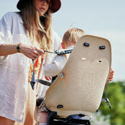 Urban Iki Ta-Ke Bio Easyfix achterzitje voor fiets, zwart met bevestigingsmechanisme, geschikt voor kinderfietsen.