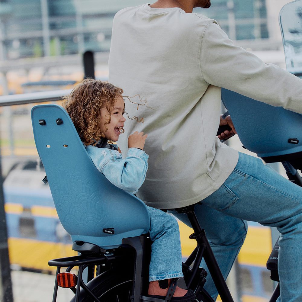 Urban Iki achterzitje voor fiets met Ta-ke framebevestiging, comfortabel en veilig voor kinderen, zwart kleur.