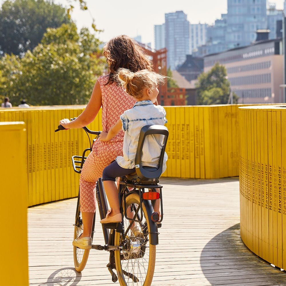Urban Iki achterzitje voor fiets, junior model met bevestiging, geschikt voor veilige kinderzitplaats op de fiets.