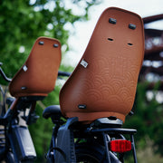 Urban Iki achterzitje Ta-ke BIO framebevestiging voor fiets, zwart, stevig en veilig kinderzitje op de achterdrager.