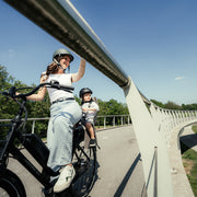 Urban Iki achterzitje voor fiets met U-me framebevestiging, geschikt voor veilig en comfortabel achterop plaatsen.