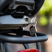 Urban Iki achterzitje voor fiets, juniormodel met bevestiging, comfortabel en veilig voor jonge kinderen.