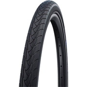 Zwarte Schwalbe Marathon Plus 26 stadsfiets buitenband met reflectie, geschikt voor comfortabel stadsvervoer.