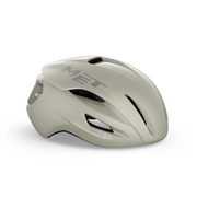Racefiets helm MET Manta Mips met ventilatiegaten en verstelbare riem, ontworpen voor comfort en veiligheid tijdens het fietsen